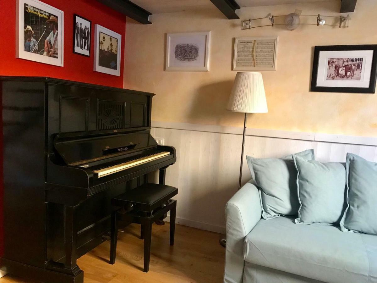 The Pianist S House In The Heart Of Bologna Apartment Luaran gambar